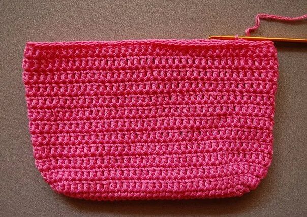 сумка крючком столбиками. бежевая вязаная сумка. сумка крючком столбиками. сумка вязаная. схема вязания квадрата.