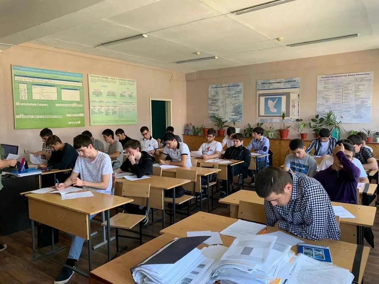 колледж машиностроения. республиканский инженерный колледж каспийск. колледж машиностроения и сервиса каспийск преподаватели. машиностроительный колледж г каспийск на орджоникидзе. колледж машиностроения и сервиса каспийск.