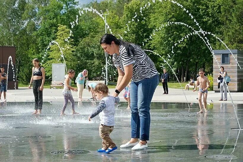 1 июня новосибирск. Новосибирск парк. День города Новосибирск. Новосибирск в июне. Мыльный город.