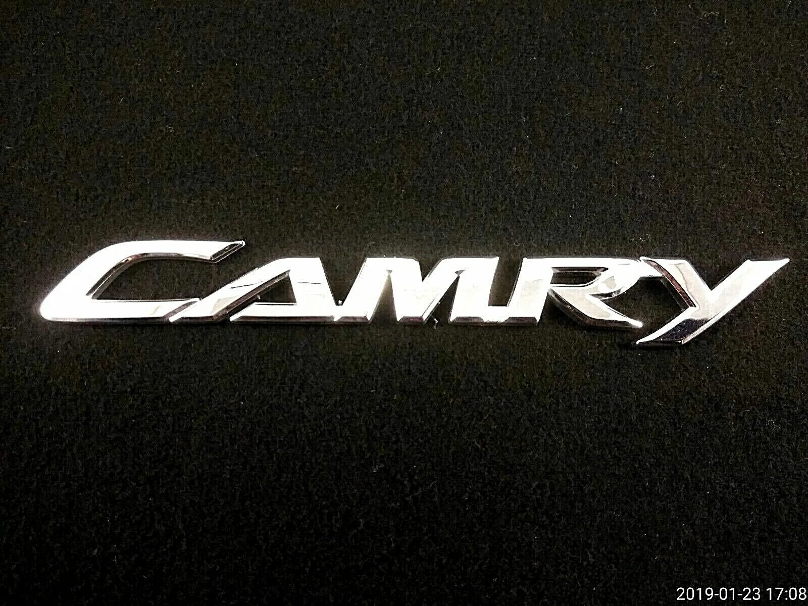 Камри 3.5 шильдик. Знак Тойота Камри 40. Шильдик Тойота Камри 40. Camry logo. Значок камри 40