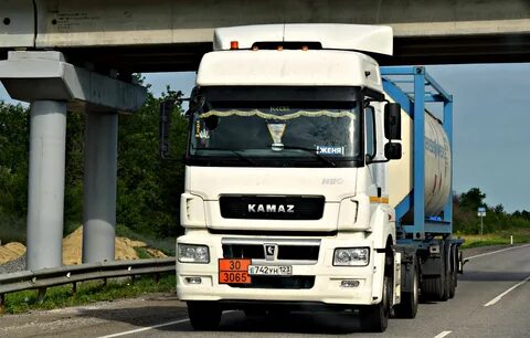 Значок камаз 5490