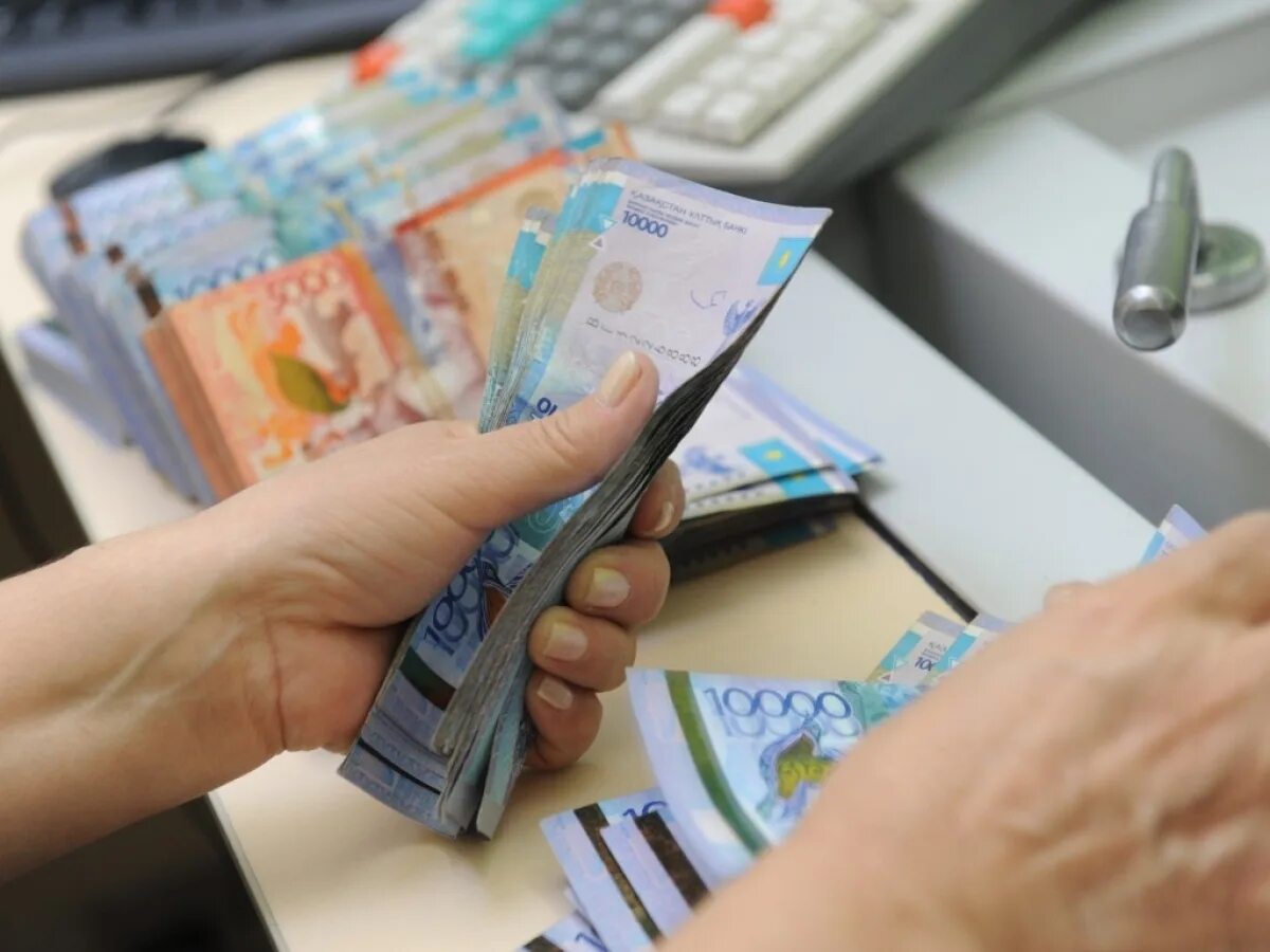 Налог на заработок. Заработная плата казахстан. Заработная плата. Зарплата бюджетников. Выплата зарплаты.