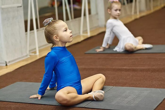 Спортивная девочка маленькая. Гимнастика для девочек. Гимнастика маленькие. Спортивная гимнастика для девочек. Художественная гимнастика дети 5 лет.