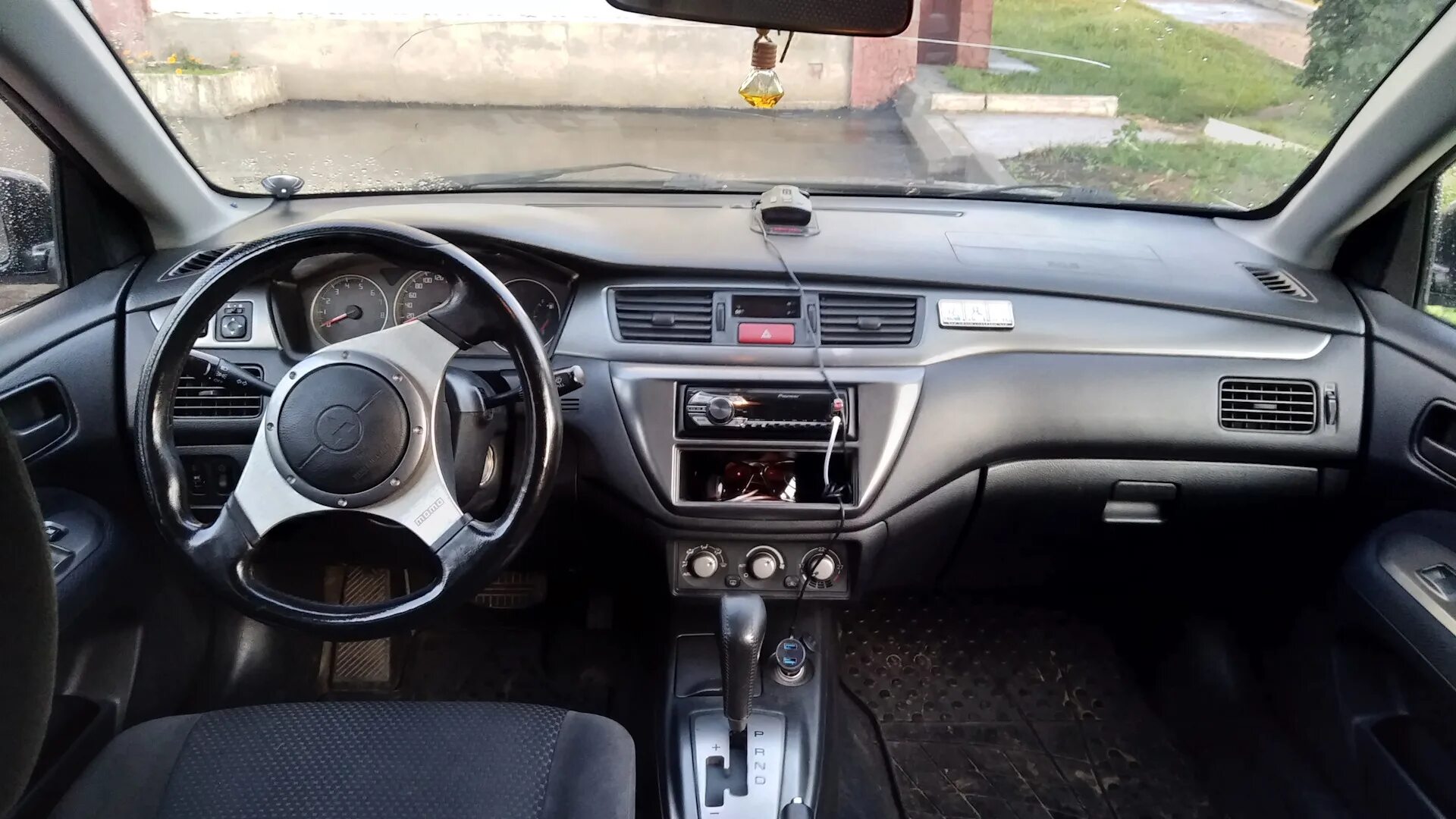 EVO 7 Mitsubishi салон. Lancer 9 Evolution Wagon gt-a Interior. Mitsubishi EVO 7 gt-a. Самый грязный салон Mitsubishi Lancer 9.