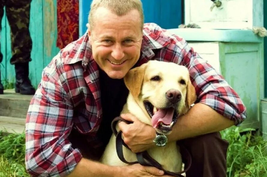 пёс рыжий фильм 2018. актёр дмитрий семёнов рыжий. собака рыжий актер. максим максимов пес 1 сезон. собака рыжий актер.