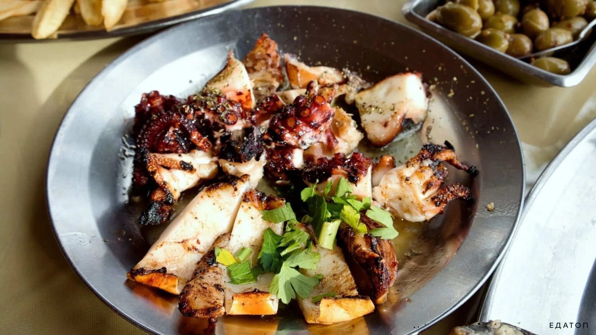 Мясное мезе на кипре. Мясное мезе на кипре. Кухня кипра. Мезе еда на кипре. Кипр кухня мезе.