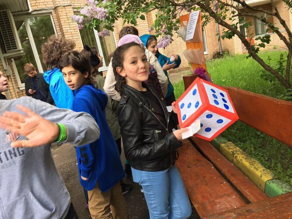 Детский лагерь в английском клубе. Инглиш клаб лагерь. Звенигород английский лагерь. Городской английский лагерь челябинск. Инглиш клаб лагерь.