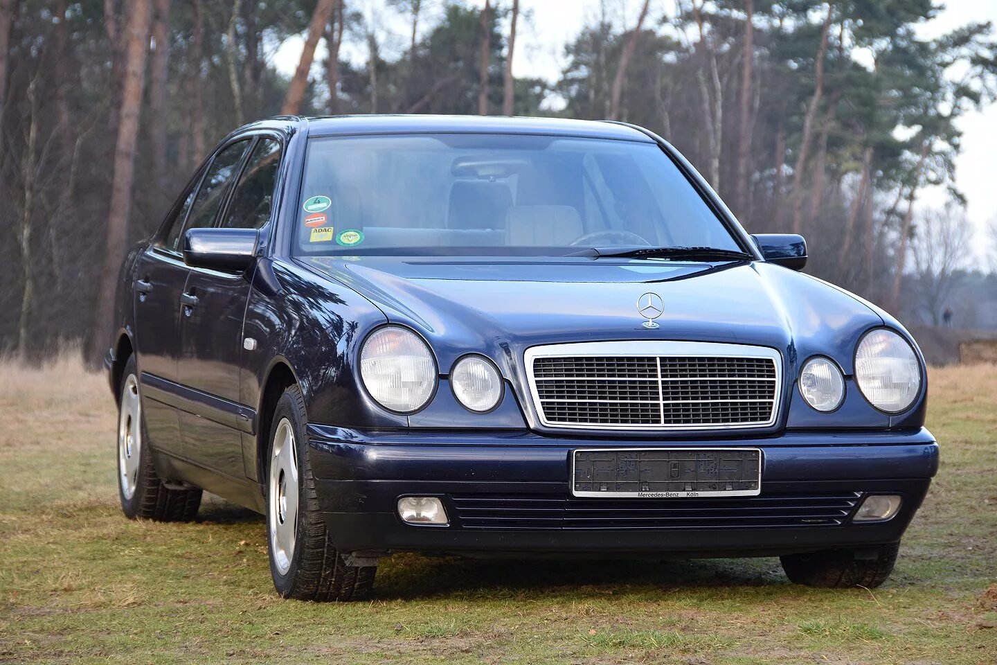 Мерседес е210 купить. Mercedes Benz w210 1995. Mercedes Benz e320 w210. Mercedes Benz e w210. Мерседес w210 e320.