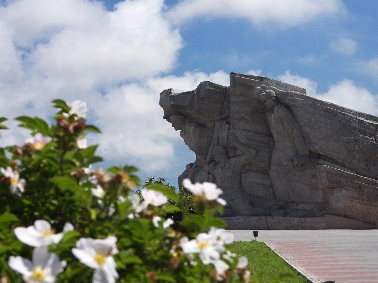 Культурное наследие республики крым. Культурные памятники Крыма. Памятник культурного наследия России в Крыму. Памятник культурного наследия России в Керчи. Места Крыма памятники.