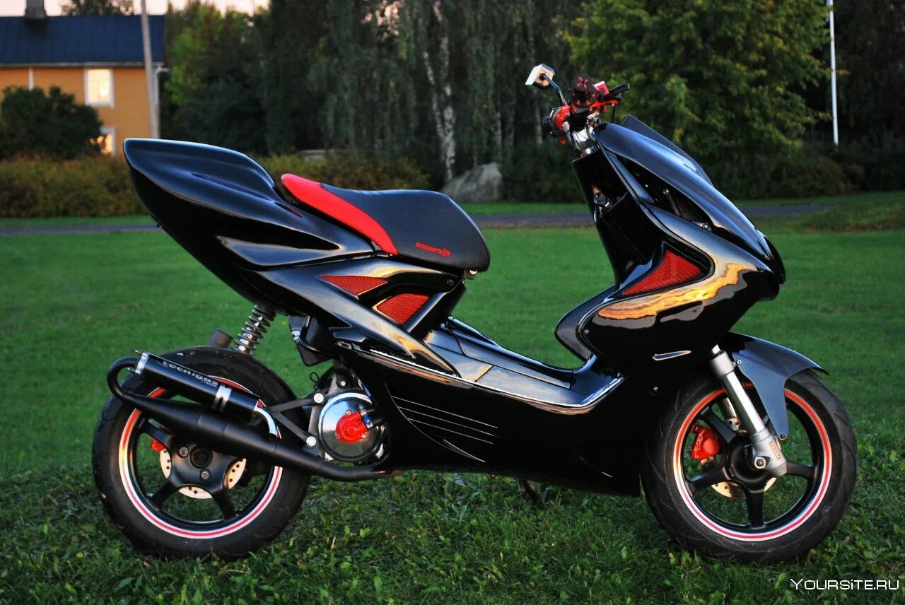 Yamaha Aerox 50. Yamaha Aerox 150. Yamaha Aerox красный. Скутер Yamaha Aerox 50. Удэ скутера