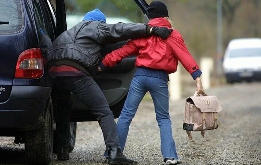 Как воруют девушек. Украденная невеста. Кража невесты владикавказ. Парень крадет девушку. Как воруют девушек.