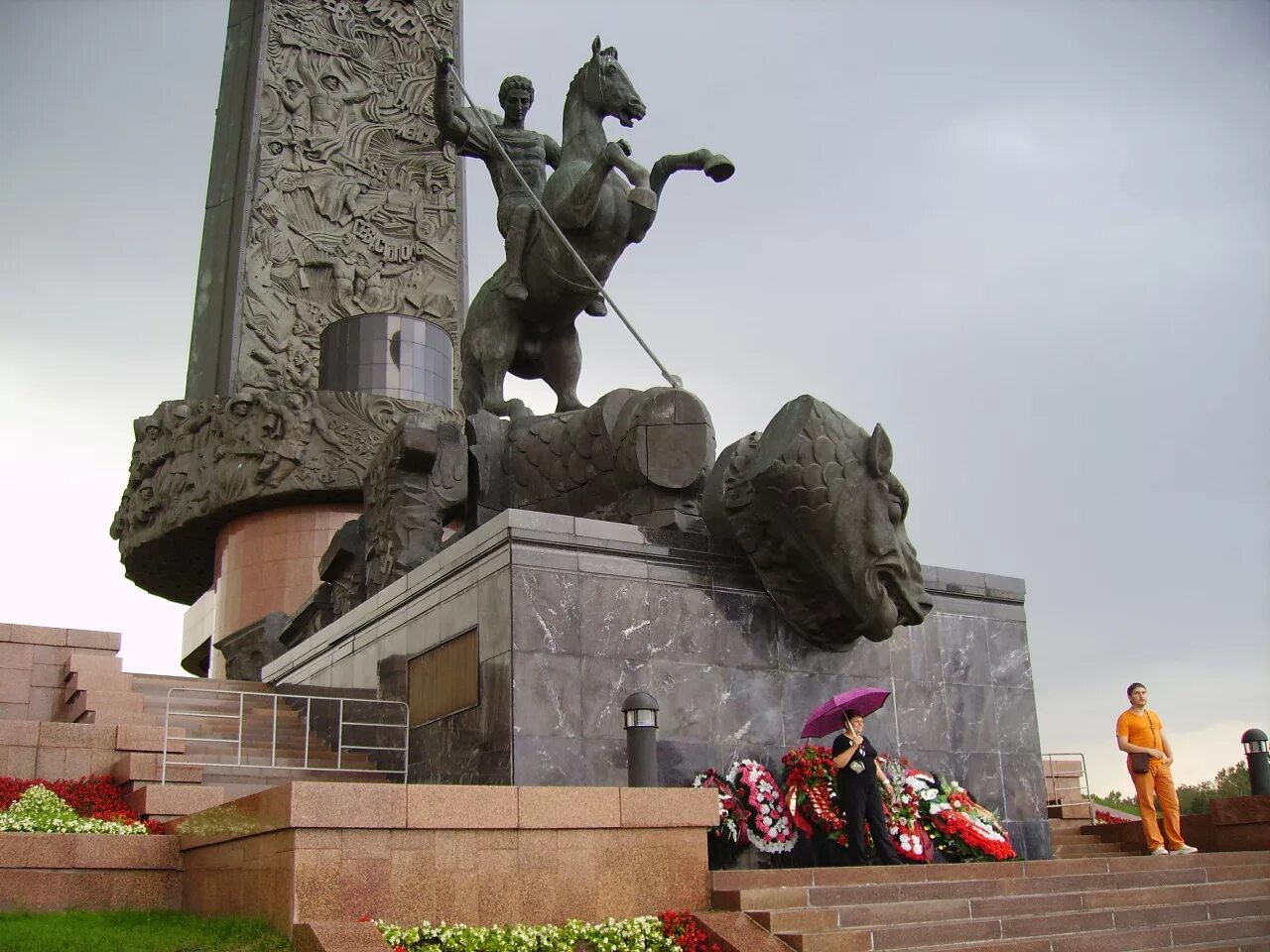 Памятник победы на горе. Памятник Георгию Победоносцу Москва Поклонная гора.