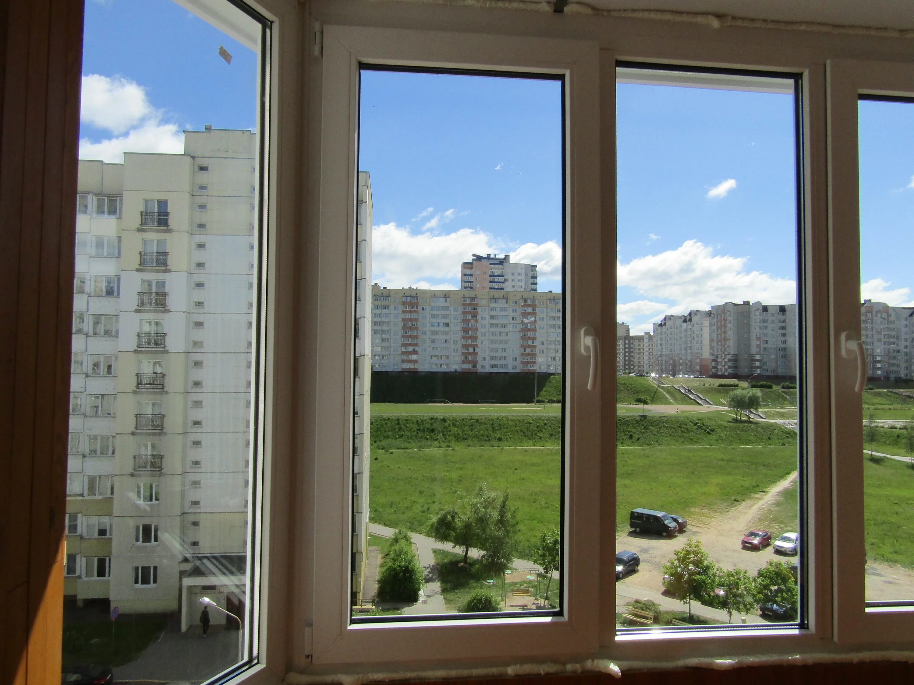 Купить окна в минске недорого. Окна ПВХ на балкон. Окна Минск. Окно пластиковое на 9 этаж 5. Пластиковое окно г. Партизанск.