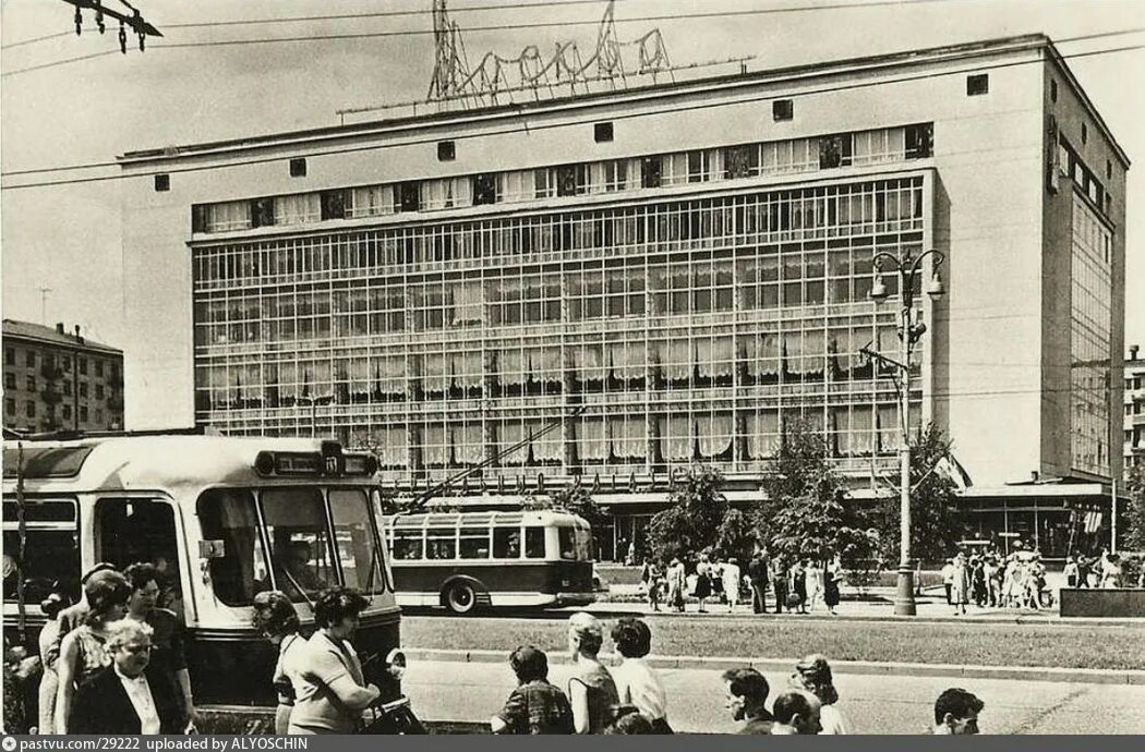 Магазин москва в москве в советское время. Универмаг Москва 1963. Универмаг Москва в Москве на Ленинском проспекте. Универмаг Москва СССР. Универмаг Москва Ленинский проспект.