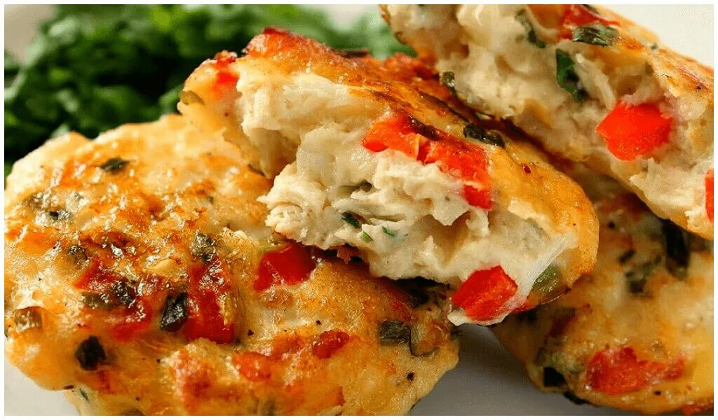 куриные отбивные с грибами помидорами и сыром. куриные отбивные с грибами и помидорами под сыром. отбивная куриная грудка с помидорами и сыром. куриная грудка с шампиньонами в духовке. куриное филе с помидорами и сыром в духовке.