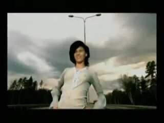 Дождь по щекам onlife тт. Rain clip song 90-2000. На на дождик клип. Песни дождь даурен. Рианна в клипе амбрелла.