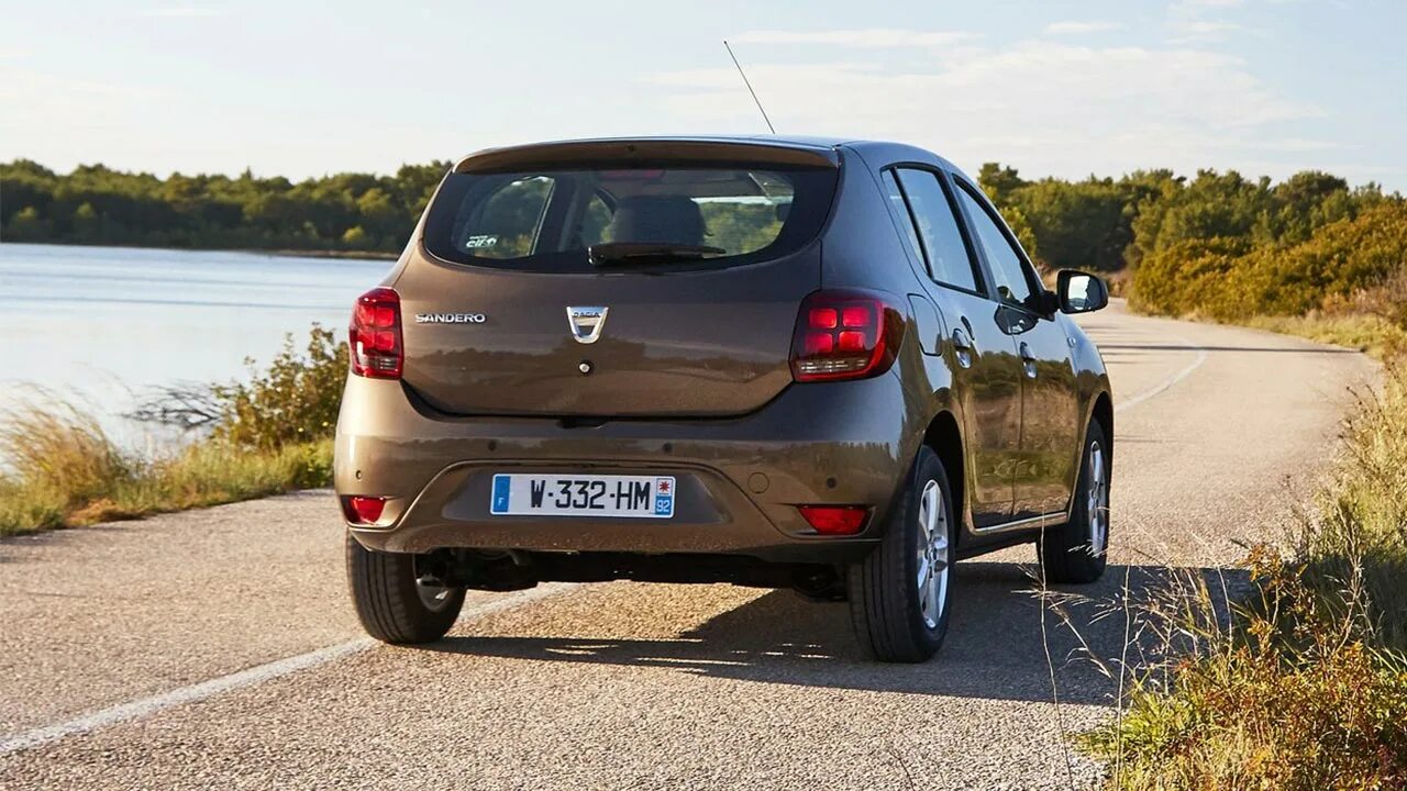 Сколько ходят рено логан. Sandero 2017. Renault Sandero 2017. Рено Сандеро 2017 года. Киа Сандеро 2018.