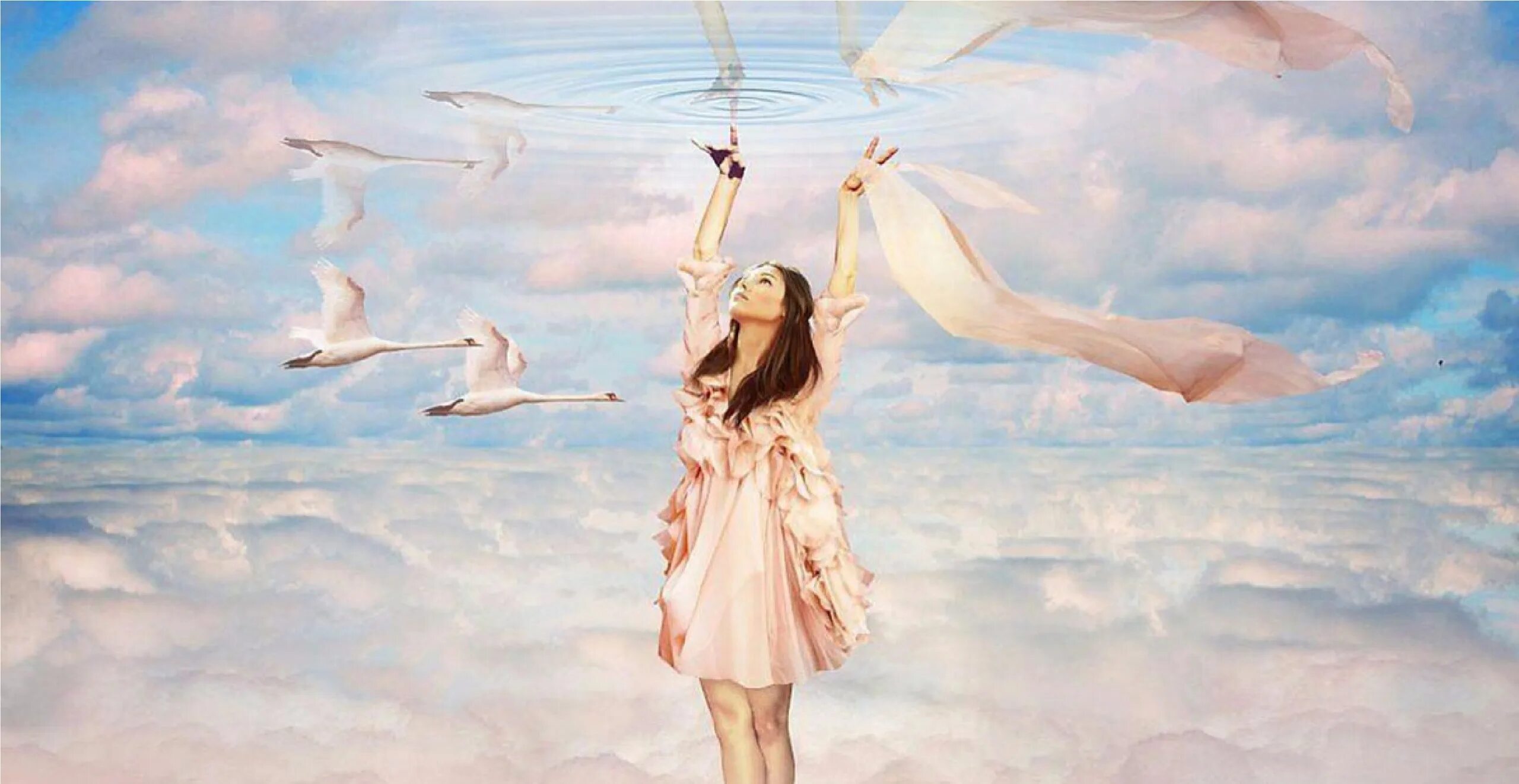 Красивая песня улетели. Девушка летает. Летать в облаках. Девушка-птица в полете. Девушка летает в облаках.