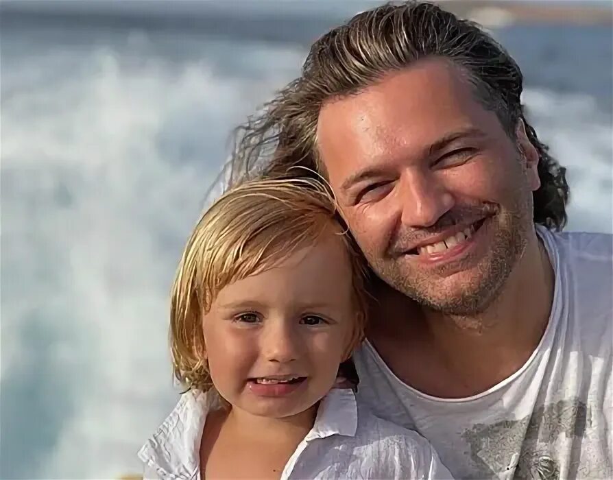 Любовь всей моей жизни!": Дмитрий Маликов показал 4-летнего сына на пляже