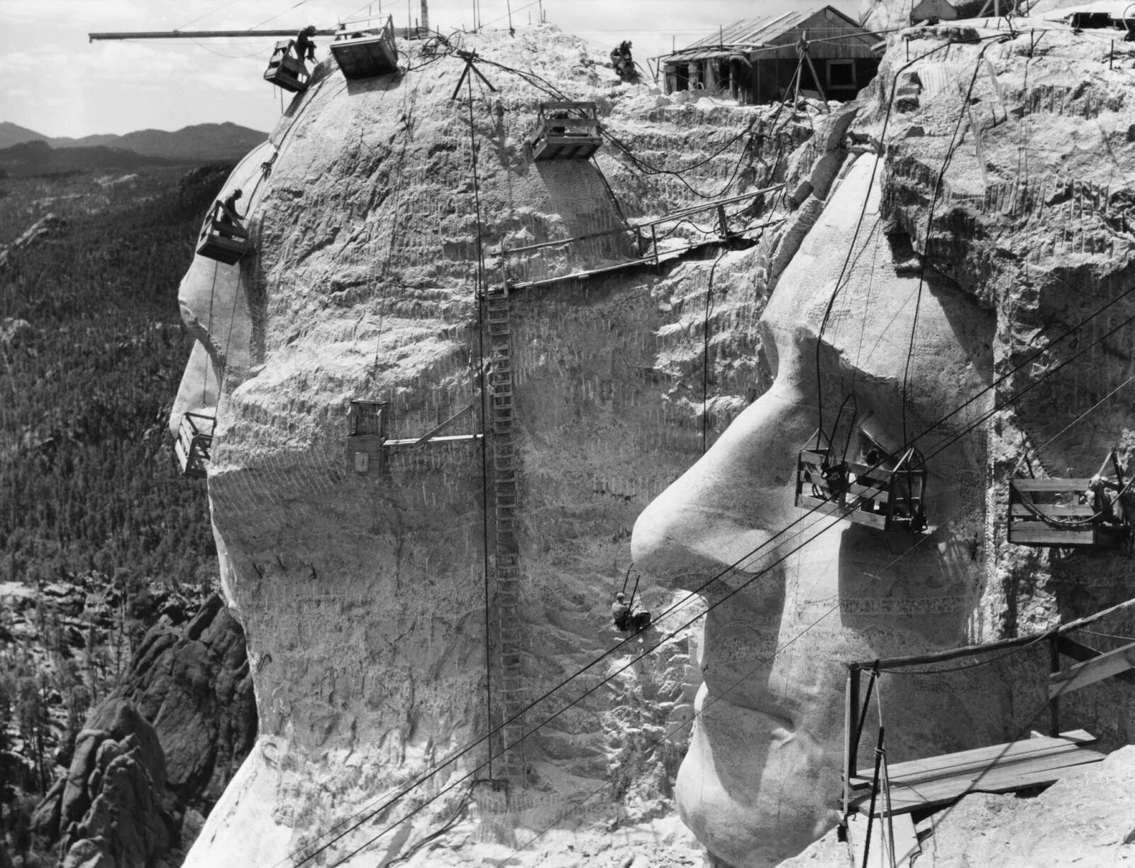 Гора Рашмор стройка. Строительство горы Рашмор, 1939. Гора Рашмор внутри. Работы на горе Рашмор в 1939 году.