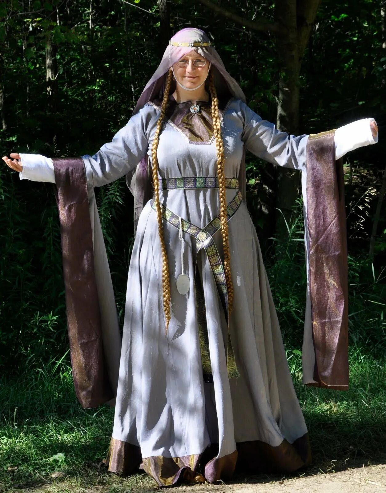 Блио Средневековая одежда. Платье блио в средневековье. . Медивал одежда. Средневековое женское платье Рекон.