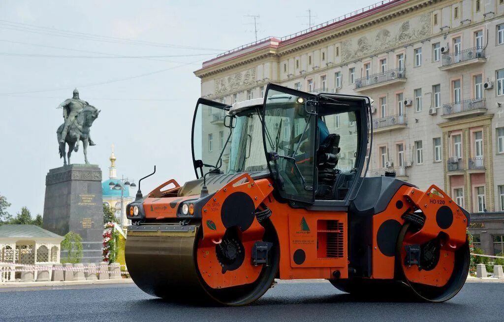 Асфальт в Москве. Укладка асфальта на Тверской. Moscow Asphalt. Перекладка асфальта Тверская Москва. Государственное бюджетное учреждение дорожное