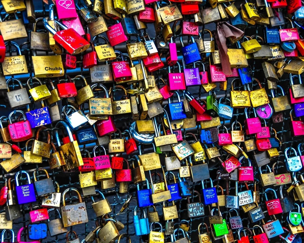 Many locks. Замок цепи. Many locks. Цепи обои. Много замков в одной картинке.