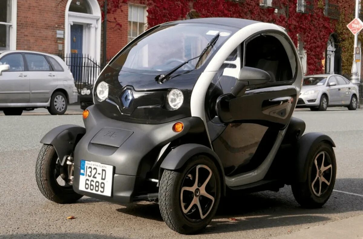 1 электрический автомобиль. Электромобиль Рено Твизи. Renault электромобиль Twizy. Renault Twizy 2020. Renault Twizy 2019.