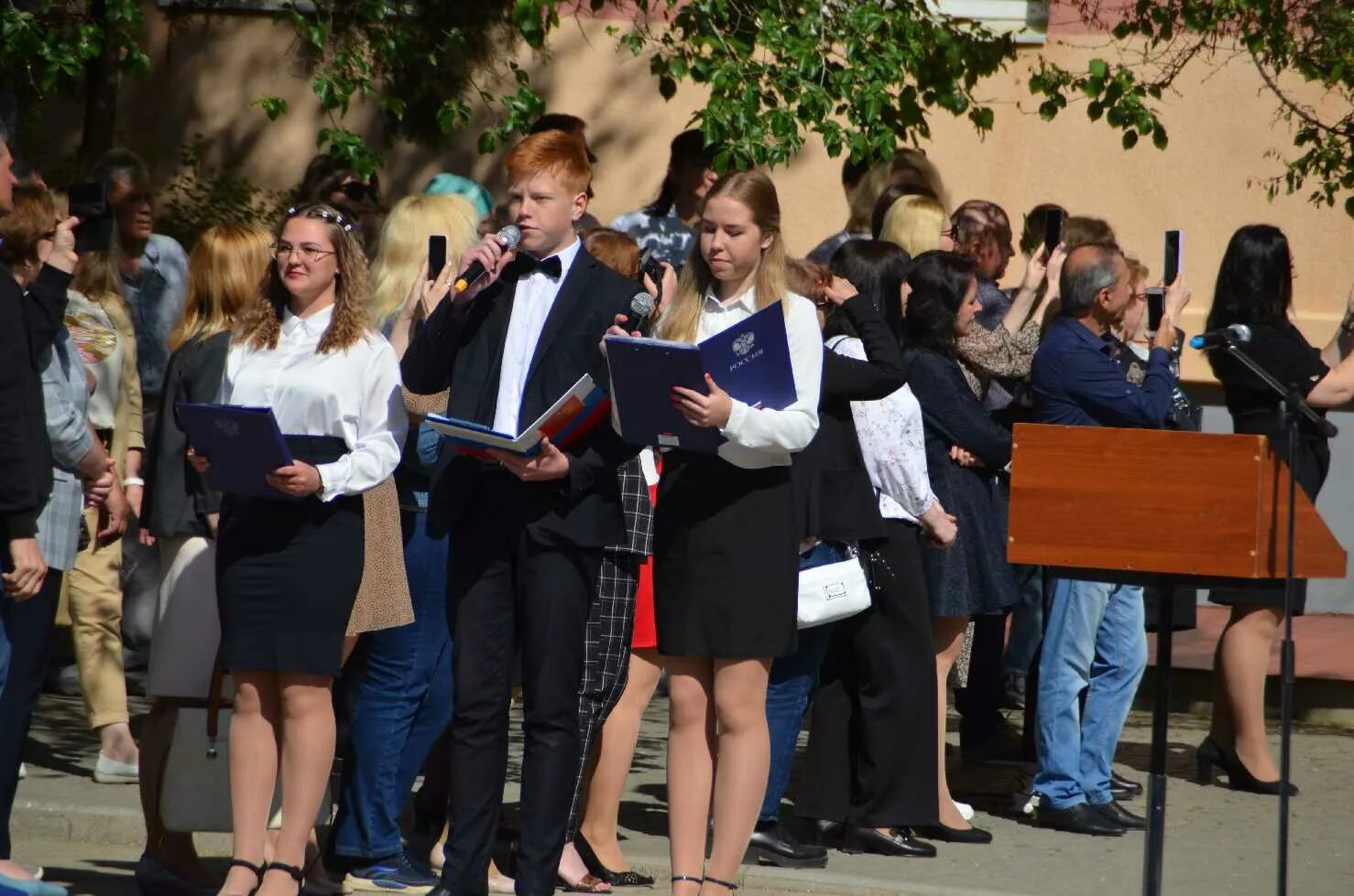 выпуск 2022 лицей. выпускной 9 класс 2022. выпускной 2022 лицей рошальский. выпускной в школе 11. выпускной в школе.