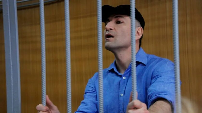 На ип наложен арест. Суд наложил арест. Зиявудин Магомедов в мечети. Московский суд арестовал имущество и счета гугл.