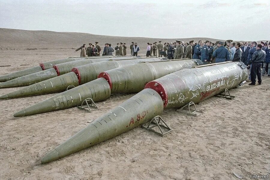 Р14 ракета в разрезе. Длинная ракета. Баллистические ракеты сша малой дальности. Рсмд ракеты средней и малой дальности. Российские ракеты названия средней дальности.