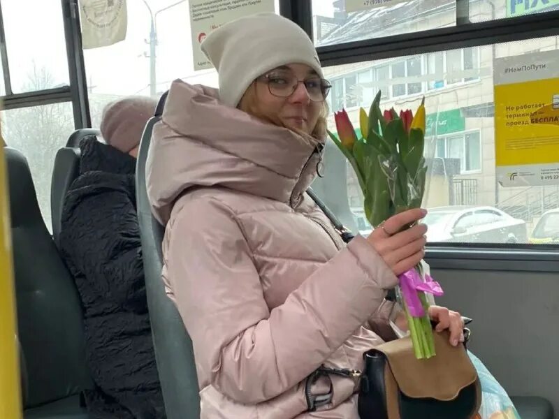 Льготы людям пенсионного возраста. Проезд для женщин 55 лет. Льготы для предпенсионеров. Грустная женщина в возрасте. Проезд для женщин 55 лет.