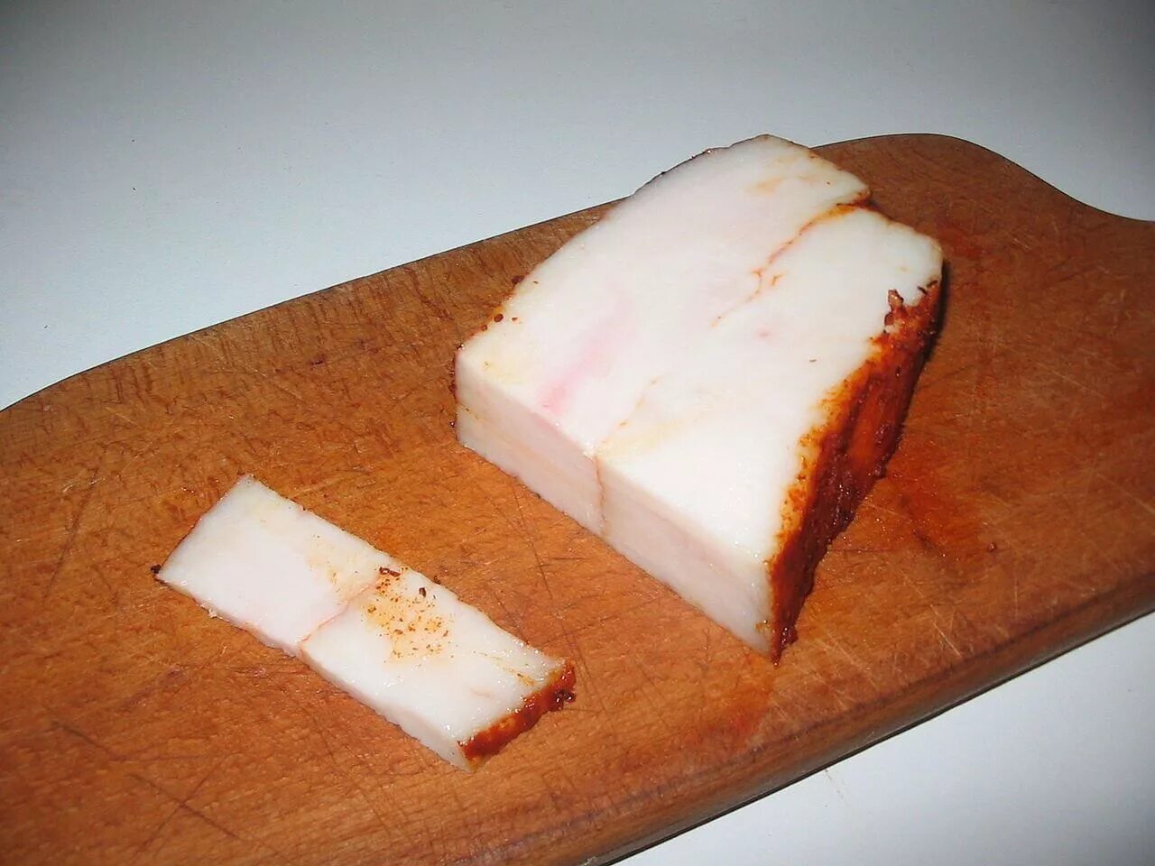 кусок сала. шпик. сало с прослойкой. сало. сало с буквой z.