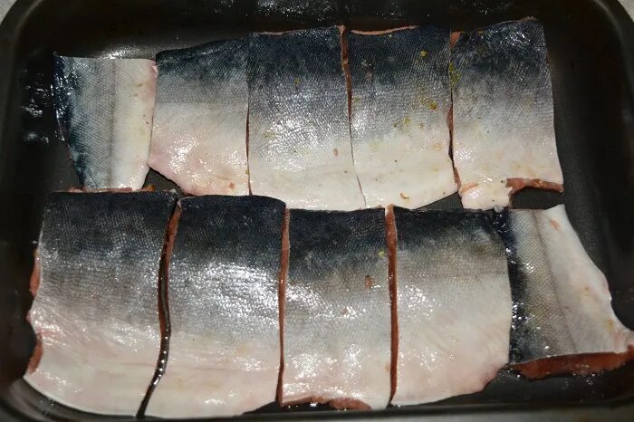Горбуша целиком сочная. Горбуша куски. горбуша в духовке кусочками. горбуша целиковая. горбуша по лугански.