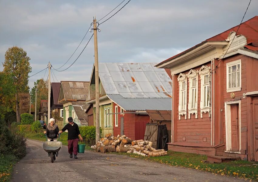 Некоторые провинциальные города в отличие от столицы. Город провинция в России захолустье. Российская глубинка провинция. Русская провинция Тверь. Провинциальный городок.