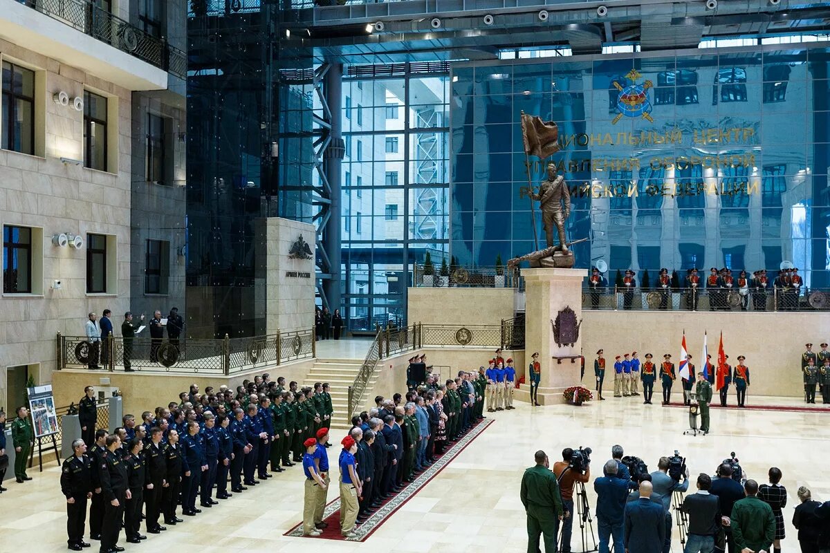 Министр обороны генерал армии Сергей Шойгу вручил призы лучшим специалистам Наци