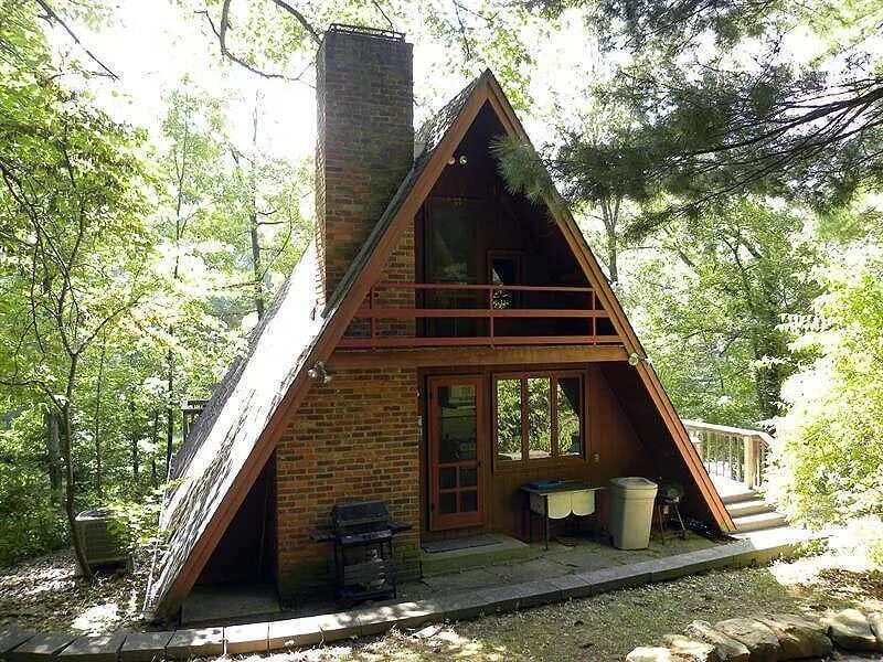 Дом с крышей до земли. Дом шалаш а frame house.. домик шалаш манская заимка. шале шалаш. дом-шалаш (или a-frame house ).