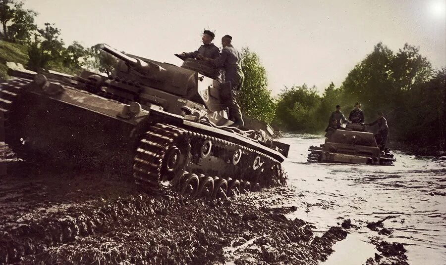 22 немецких танков. Подбитый танк PZ-3. Немецкий танк т-3 1941. Подбитый панцер 4. Подбитый Колобановым немецкий танк.