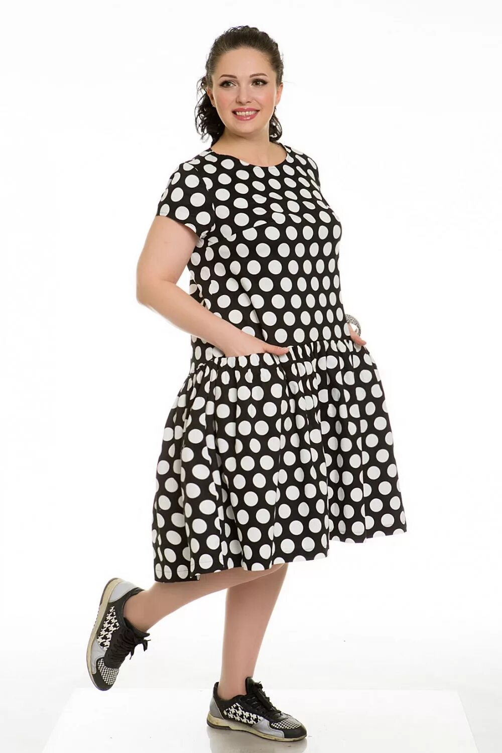 Платье в горошек для полных девушек. Праздничное платье для полных девушек. Платье в горошек для полных. Платье в горошек для полных. Горошек для полных.