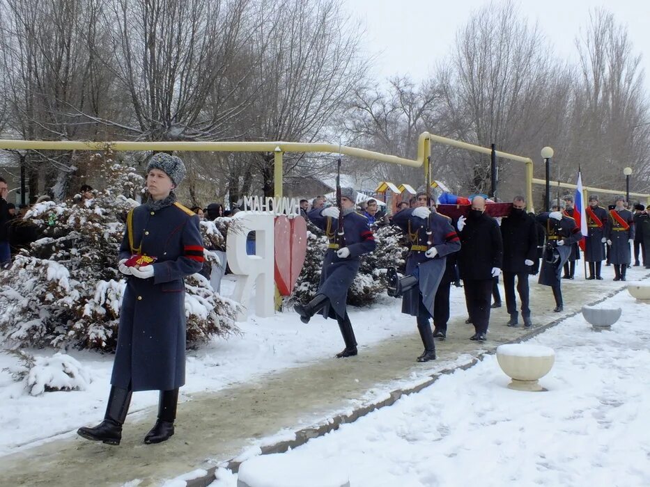 Похороненные в волгограде. Подвиг Дениса Зорина. Похороны в Волгоградской области погибших на Украине. Похороны солдат погибших на Украине 2022 в Волгоградской области.