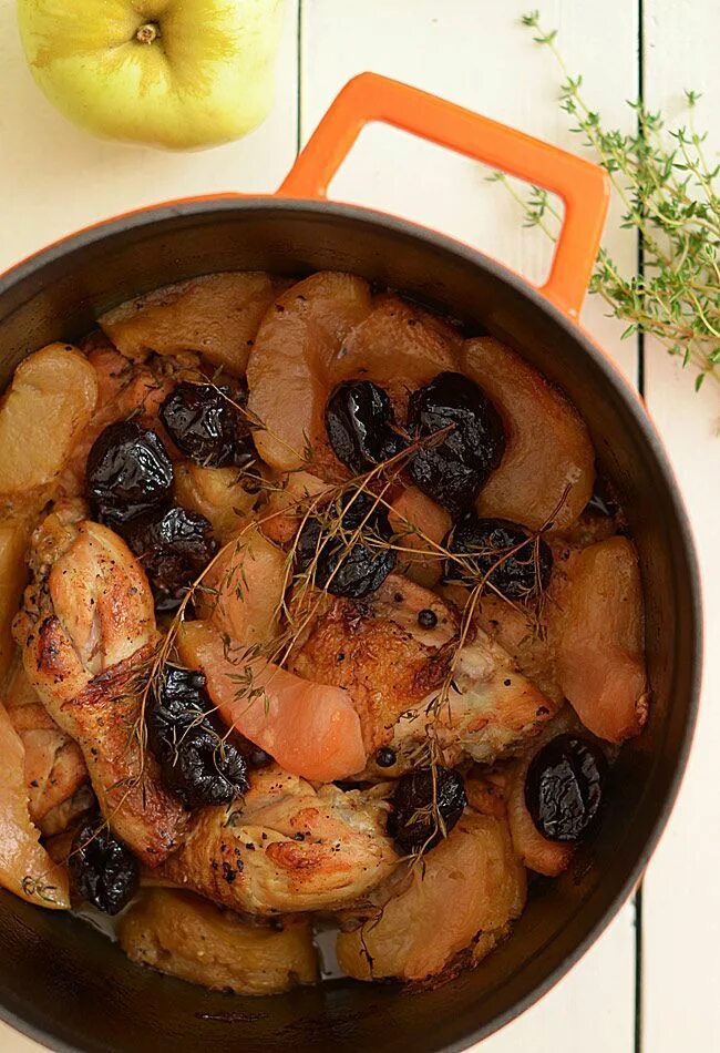 Куриные ножки с черносливом. Маринад для курицы с черносливом. Курица с черносливом в духовке кусочками. Ножки с черносливом. Ножки с черносливом.