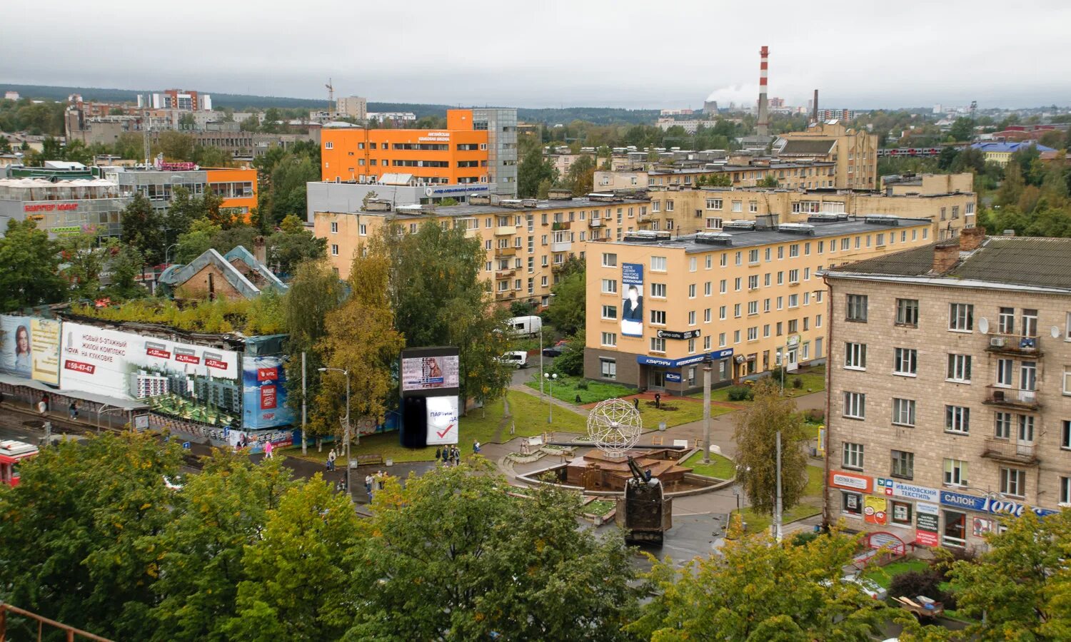 Весь петрозаводск. Московская 12а Петрозаводск. Петрозаводск 243. Петрозаводск смотровая площадка ул. Титова 1983г.р. Маннергейм на смотровой площадке Петрозаводск.