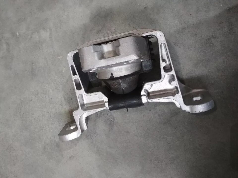 Гидроопора двигателя фокус 2. Гидроопора форд фокус 2 1. Верхняя гидроопора форд фокус 2. Гидроопора двигателя фокус 2. 8.