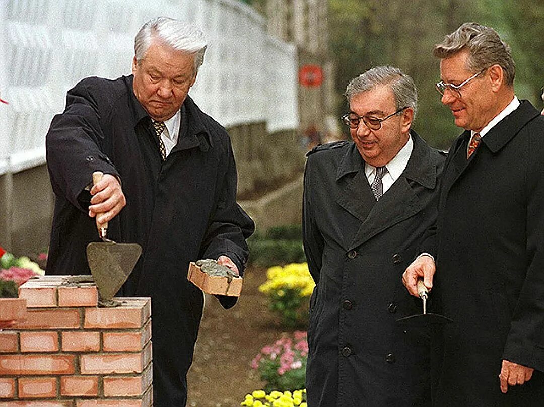 Почему примаков. Примаков и ельцин. примаков и маслюков. евгений примаков и ельцин. борис ельцин двойники.