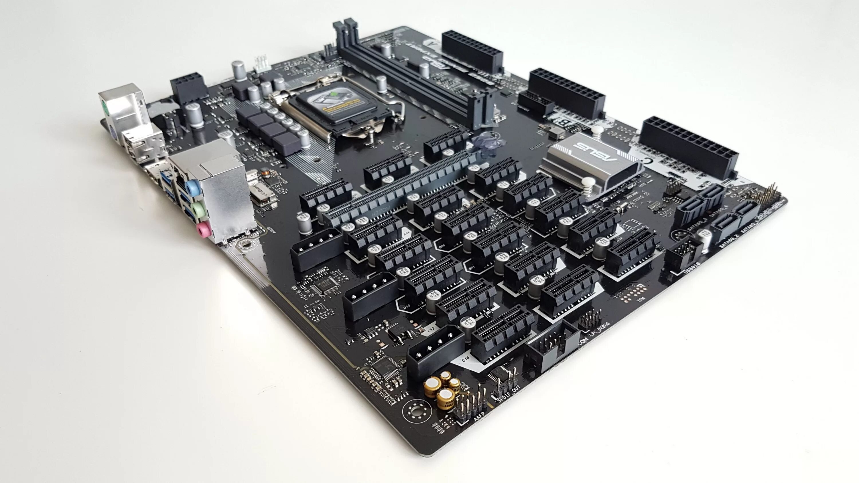 Материнские платы b250. B250 mining expert. asus b250 mining. asus b250 mining expert. материнская плата b250 для майнинга.