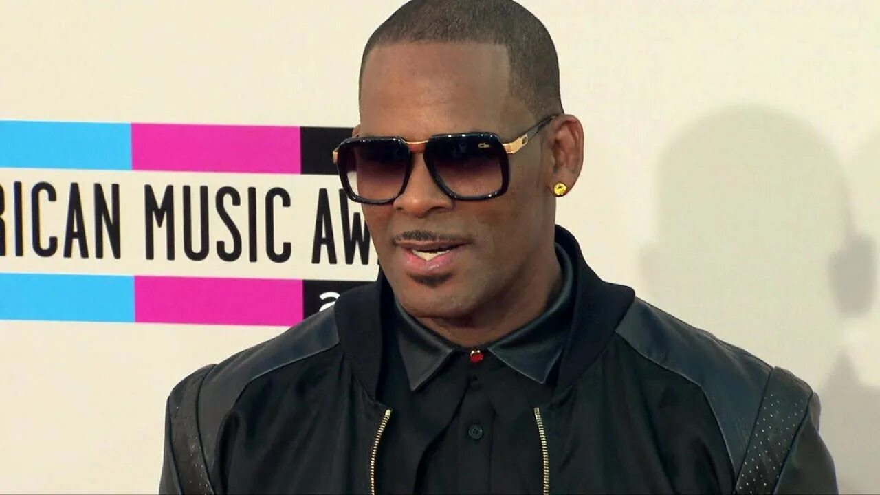 R kelly скандал. R Kelly börtön. Ар Келли Википедия. R. Kelly mom.