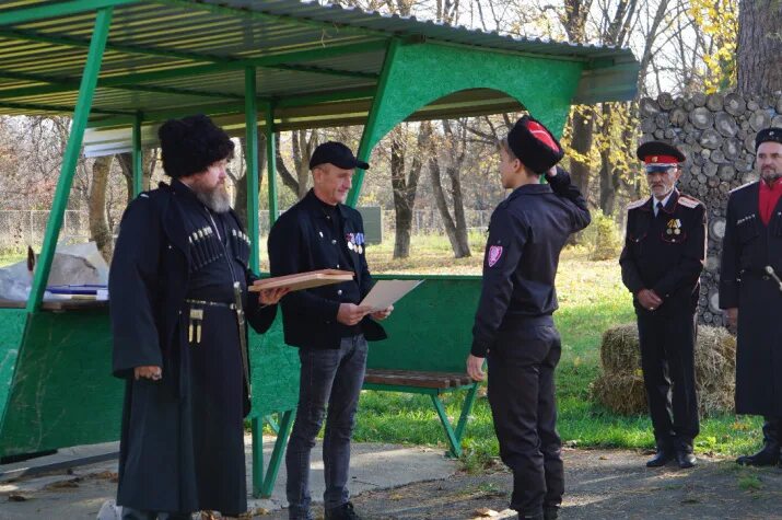 Курганинск станица михайловская. Станица Михайловская Краснодарский край. Станица Михайловская Краснодарский край Курганинский район. Школа 12 станица Михайловская Краснодарский край. Выступление Курганинского казачьего корпуса 2021.