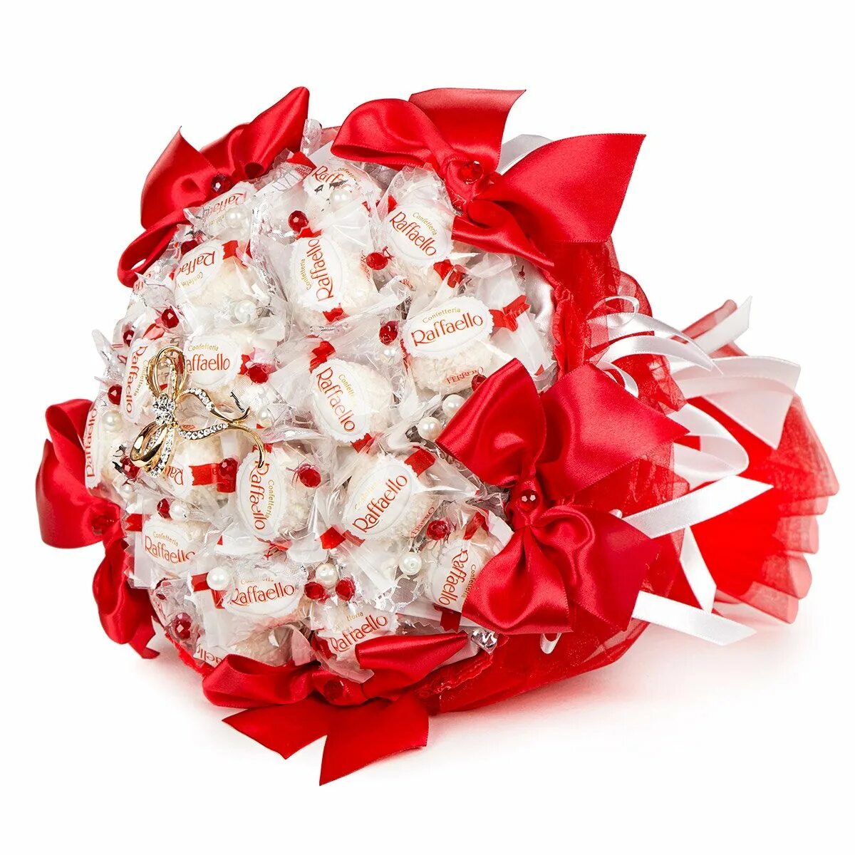 Букет из рафаэлло и гофрированной бумаги. Букет из конфет рафаэлло. Букет из ферреро роше и раффаэлло. Букет из рафаэлло. Букет из рафаэлло своими руками.