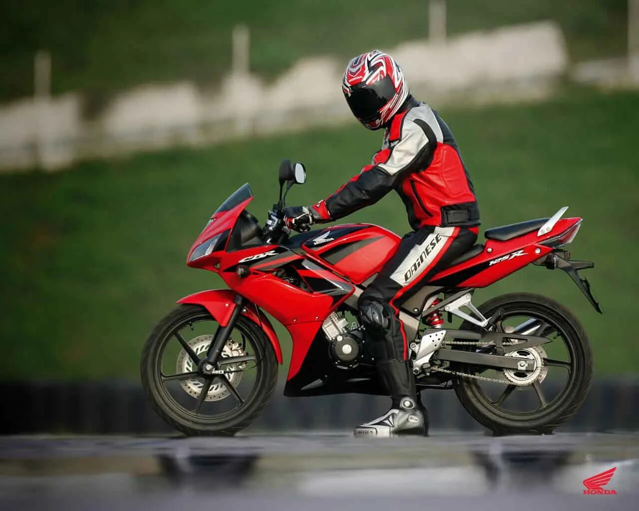 Сбр 125. Honda cbr125r. honda cbr 125. хонда cbr 125 r. honda cbr 125r 2007.