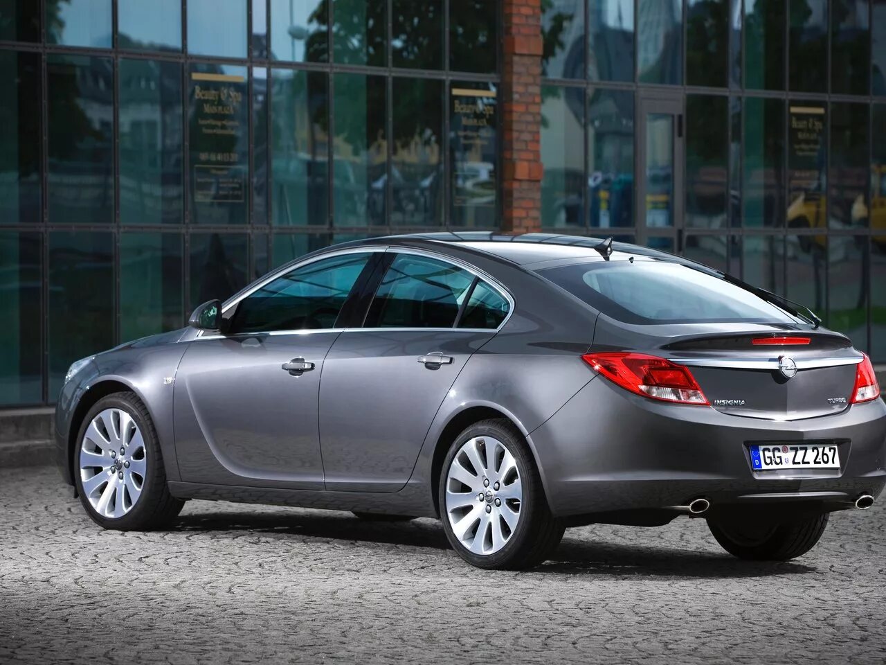 Opel insignia 2013. Опель Инсигния. Опель Инсигния 2.0. Опель Инсигния хэтчбек 2012. Opel Insignia 1.